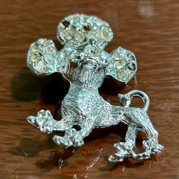 Vintage Rhinestone Poodle Dog Brooch Pin Green Eyes Silver Tone - Picture 1 of 10